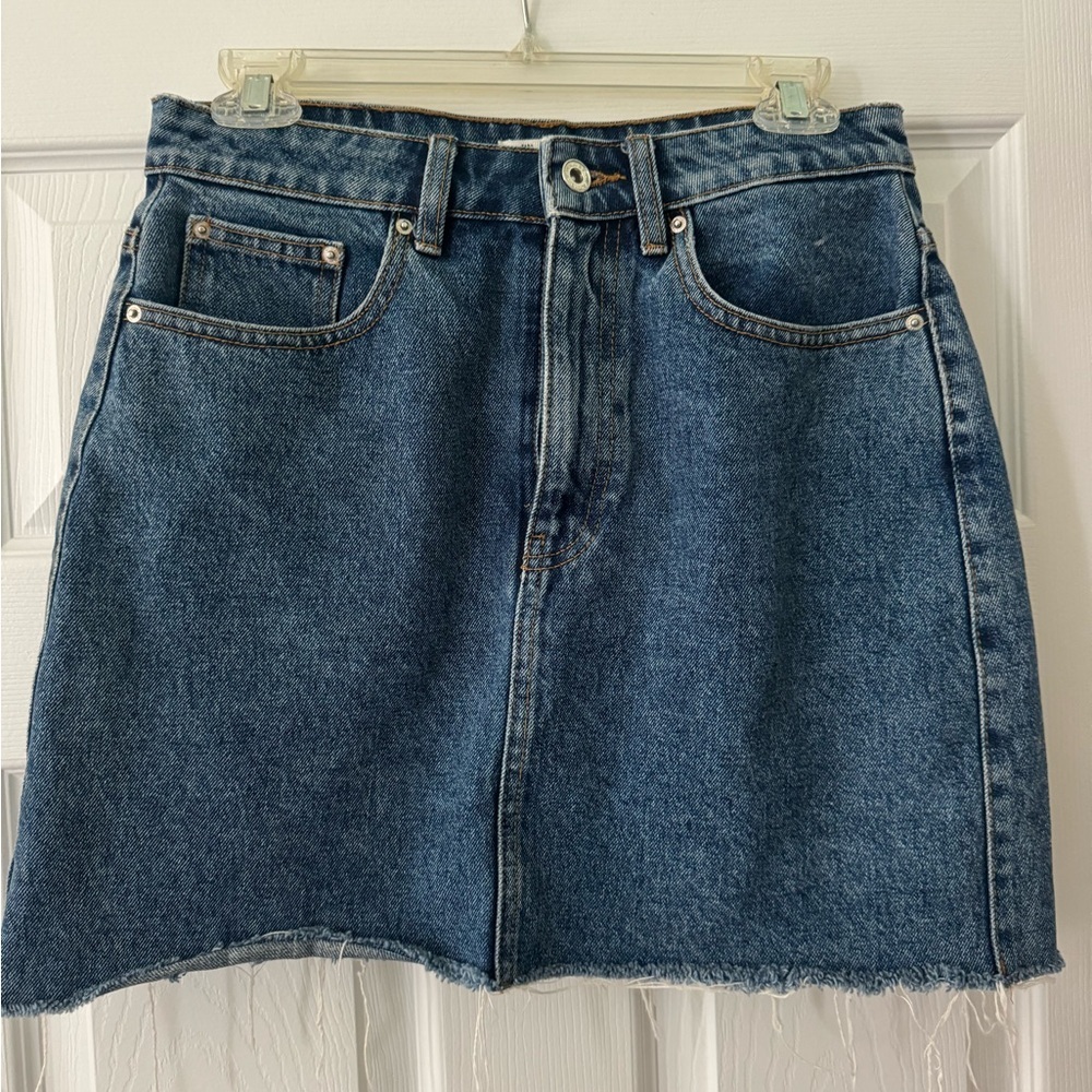 Zara medium denim short skirt! Trendy / mid blue wash jean